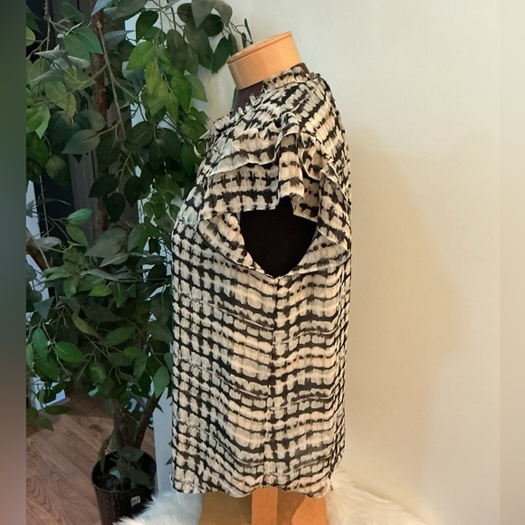 Women’s Anne Klein Abstract-Print Split-Neck Flutter-Sleeve Top Large - Picture 10 of 15